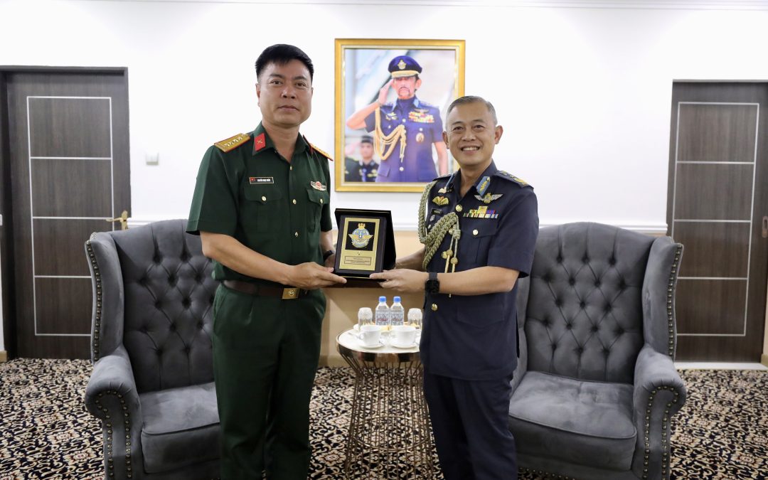 COURTESY CALL BY OUTGOING DEFENCE ATTACHÉ OF THE SOCIALIST REPUBLIC OF VIETNAM TO THE COMMANDER OF THE ROYAL BRUNEI AIR FORCE