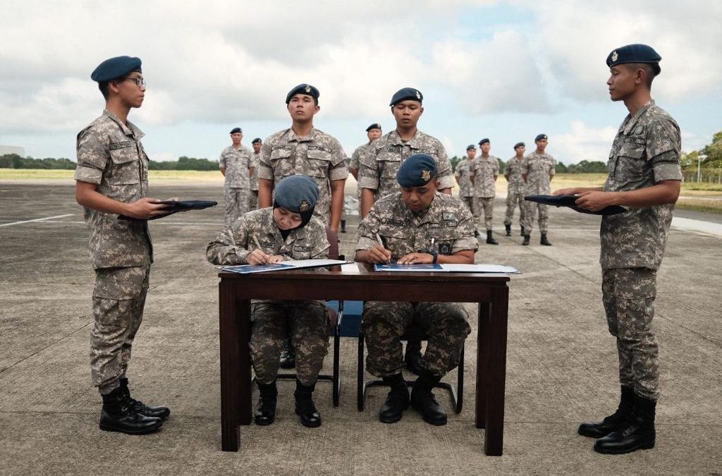 HANDOVER CEREMONY FOR SQUADRON COMMANDER OF 75 SQUADRON