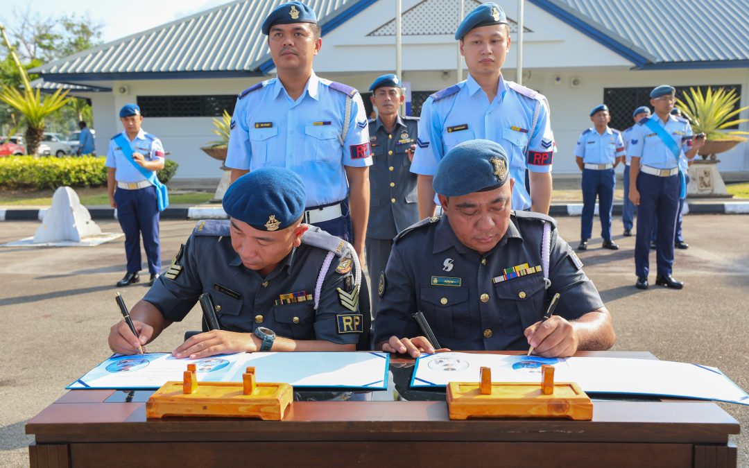 HANDOVER CEREMONY OF THE WOIC PROVOST REGIMENTAL POLICE, NO. 6 WING, RBAirF