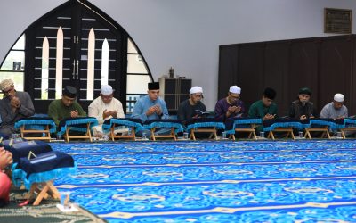 RBAirF COMMANDER HOLDS IFTAR WITH TAKMIR AND THE PUBLIC CONGREGATION OF SURAU AL-BARAKAH