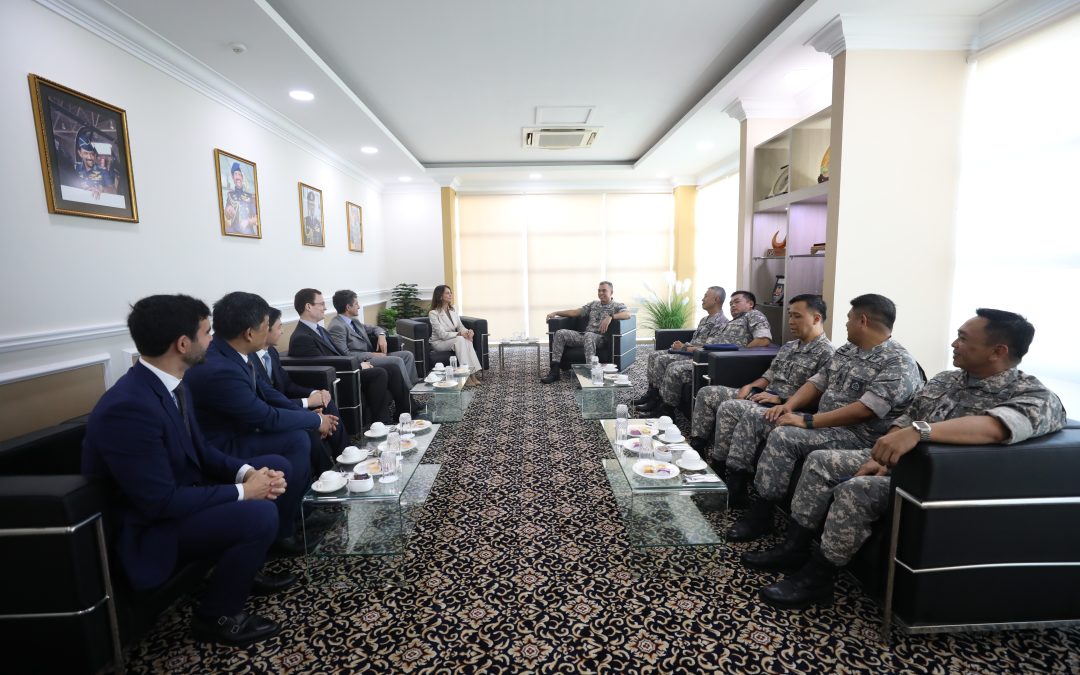 RBAirF COMMANDER RECEIVES COURTESY CALL FROM AIRBUS DEFENCE AND SPACE S.A.U.