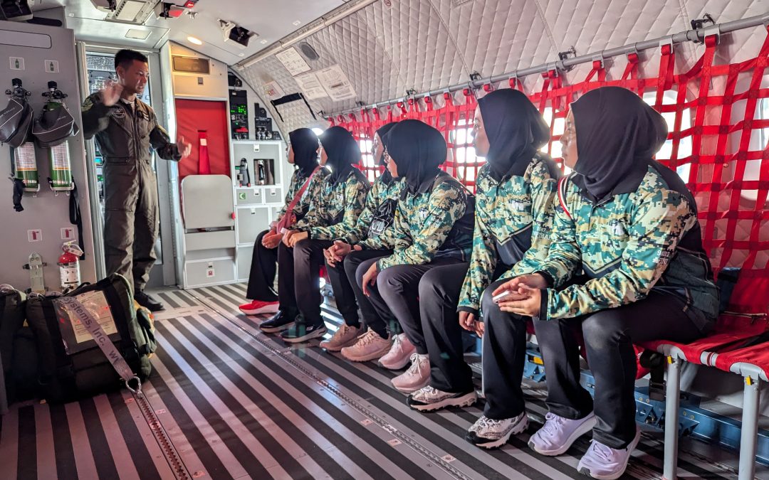 ROYAL BRUNEI AIR FORCE RECEIVES VISIT FROM MILITARY CADETS UNIVERSITY TECHNOLOGY BRUNEI