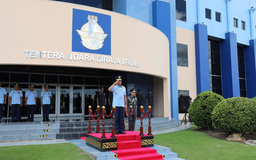 CHIEF OF STAFF, INDONESIAN AIR FORCE PRESENTED WITH THE RBAirF HONORARY PILOT WING