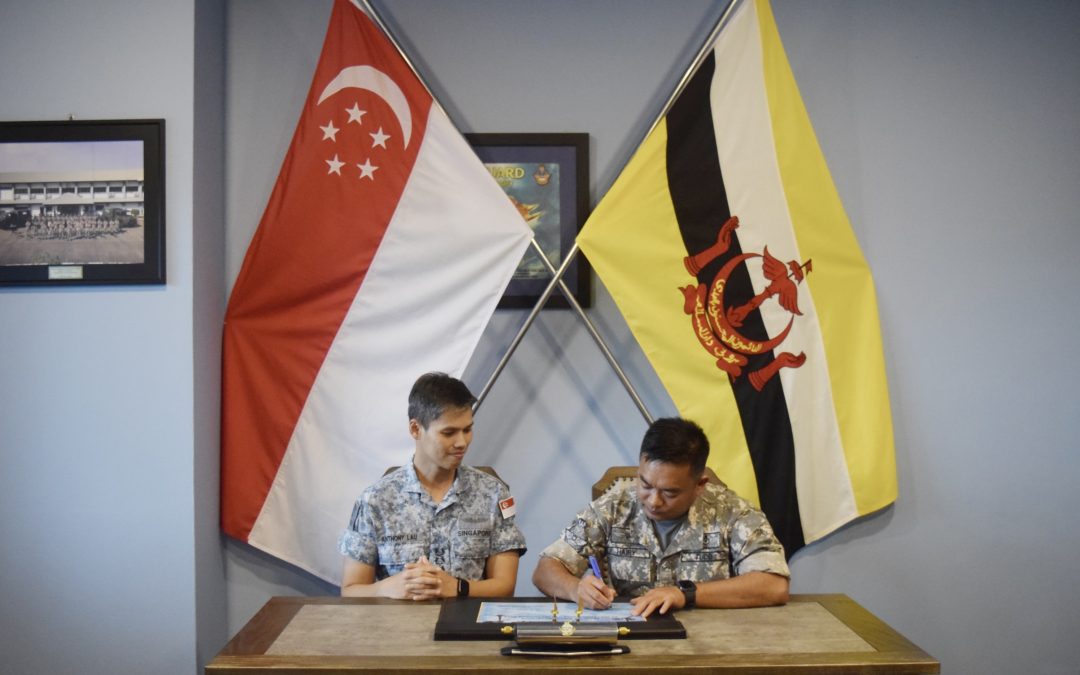COMMANDER OPERATIONS GROUP RECEIVES COURTESY CALL FROM COMMANDER DIVISIONAL AIR DEFENCE GROUP