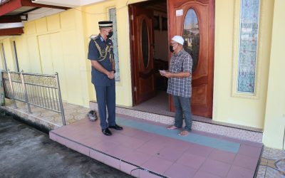 HANDOVER OF DONATION TO FAMILY OF THE LATE RBAirF RELIGIOUS TEACHER BY THE RBAirF COMMANDER