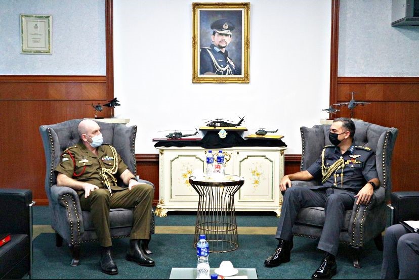 RBAIRF COMMANDER RECEIVES FAREWELL CALL FROM THE AUSTRALIAN DEFENCE ADVISER TO BRUNEI DARUSSALAM