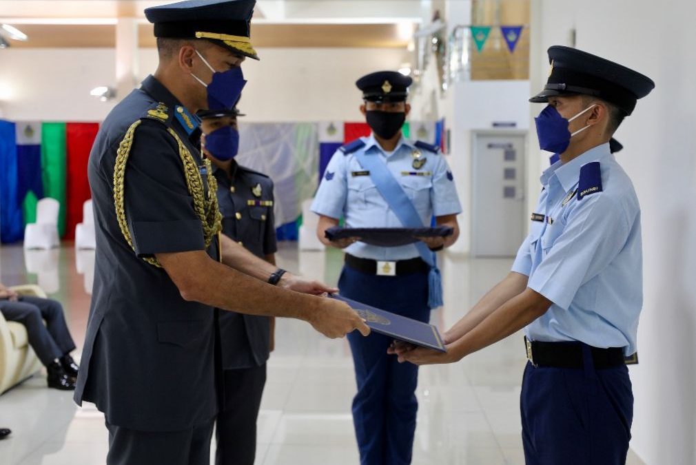 AB INITIO CREWMAN COURSE WING PRESENTATION CEREMONY