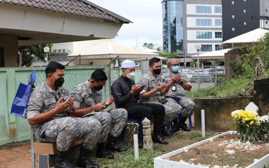 RBAirF HEADQUARTERS HELD CLEANING CAMPAIGN AT KIANGGEH MUSLIM CEMETERY IN CONJUNCTION WITH THE OUTREACH RAMADHAN PROGRAMME