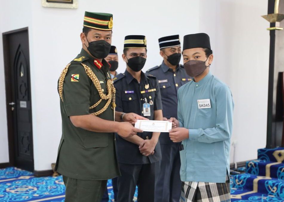 15 ORPHANS FROM RBAirF RECEIVED DONATIONS DURING SENTUHAN KASIH RAMADHAN CEREMONY