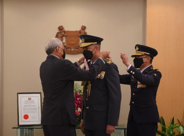 COMMANDER OF THE ROYAL BRUNEI AIR FORCE MAKES INTRODUCTORY VISIT AND RECEIVES PRESTIGIOUS MILITARY AWARD
