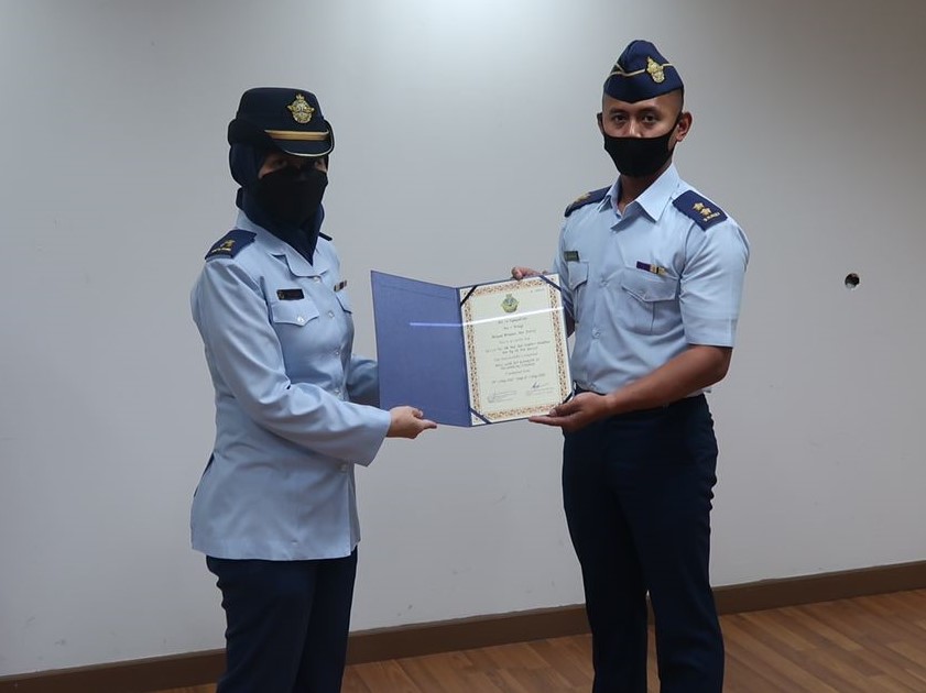 CLOSING CEREMONY AND CERTIFICATE PRESENTATION FOR BELL 206B JET RANGER III TECHNICAL COURSE