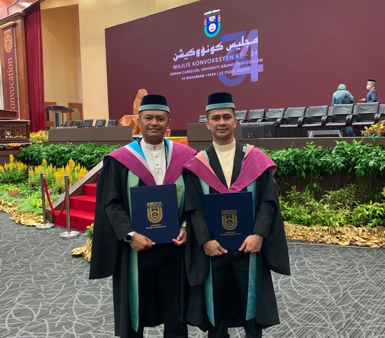 GRADUATION CERTIFICATES PRESENTED TO RBAirF SENIOR OFFICERS AT THE 34th UBD CONVOCATION