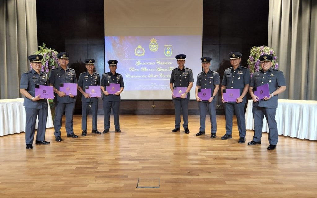 08 RBAirF OFFICERS GRADUATE THE 12TH COMMAND AND STAFF COLLEGE