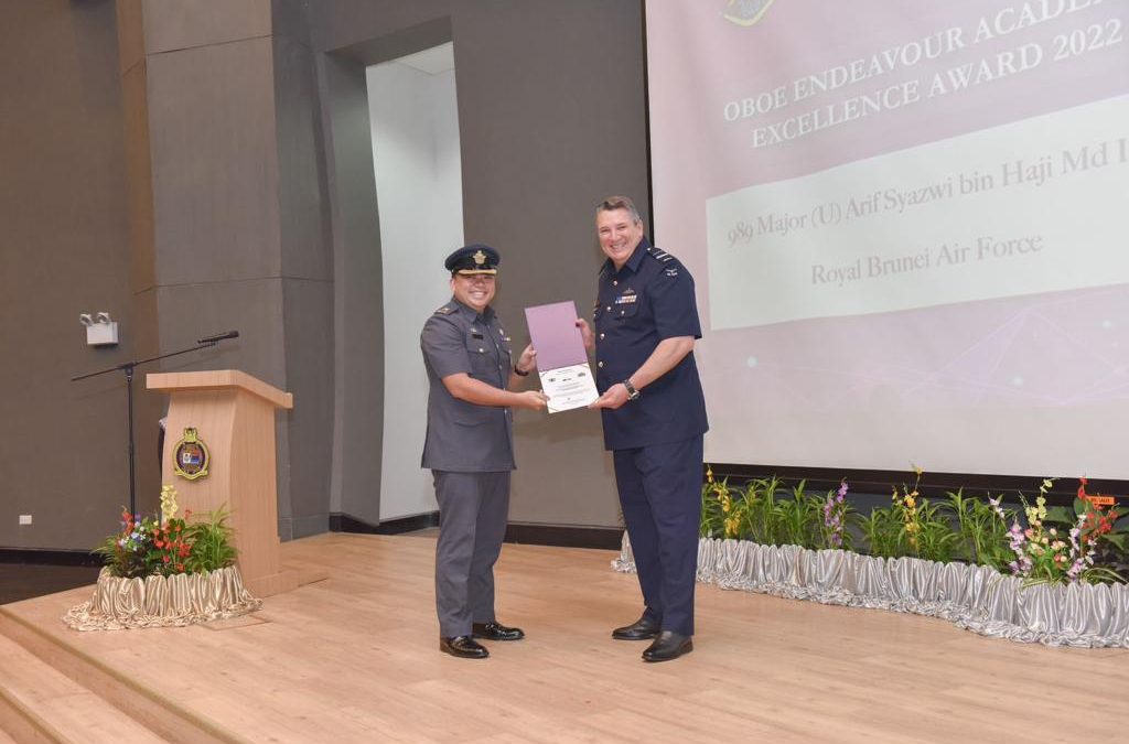 RBAirF OFFICER RECEIVES PRESTIGIOUS OBOE AWARD