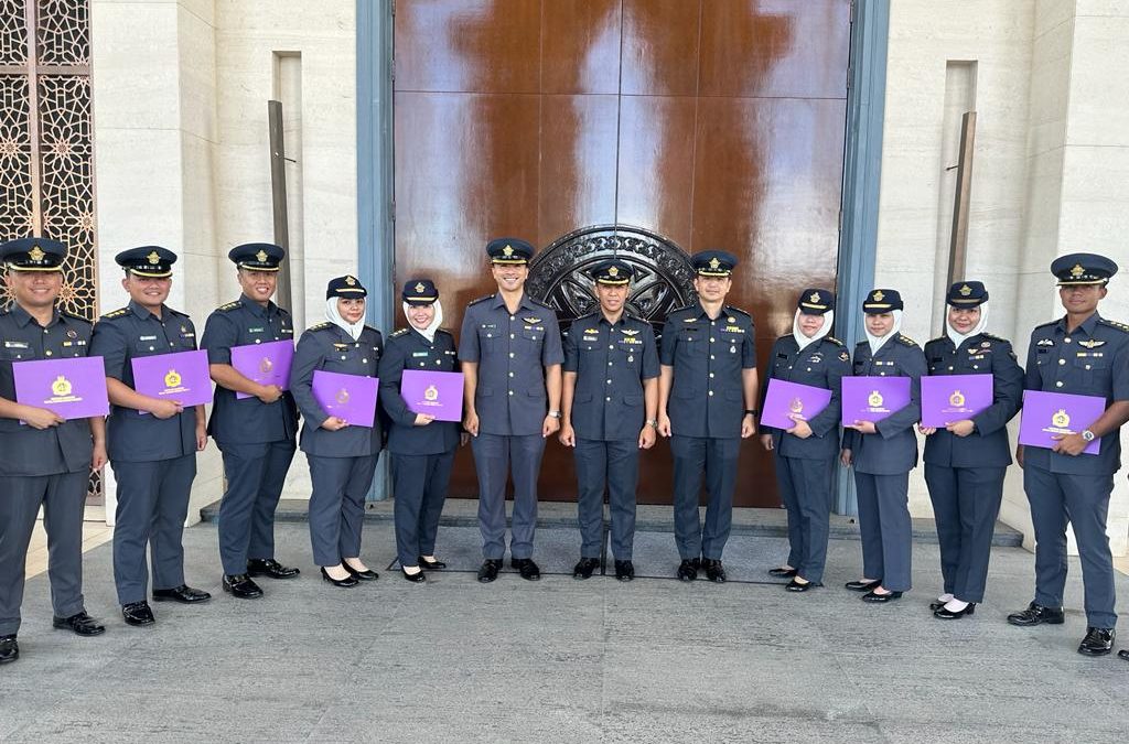 12 RBAirF OFFICERS GRADUATE THE 22ND INTERMEDIATE STAFF COURSE