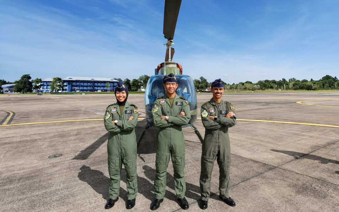 THREE STUDENT PILOTS COMPLETES BASIC HELICOPTER COURSE 50