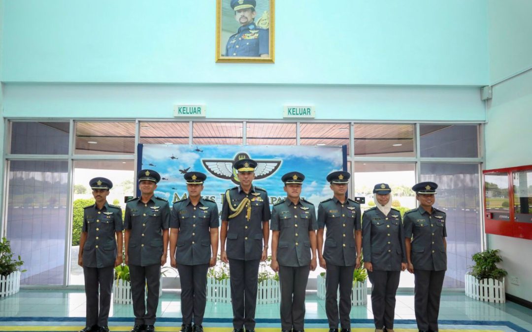 PILOT WING PRESENTATION CEREMONY FOR 07 RBAirF OFFICERS