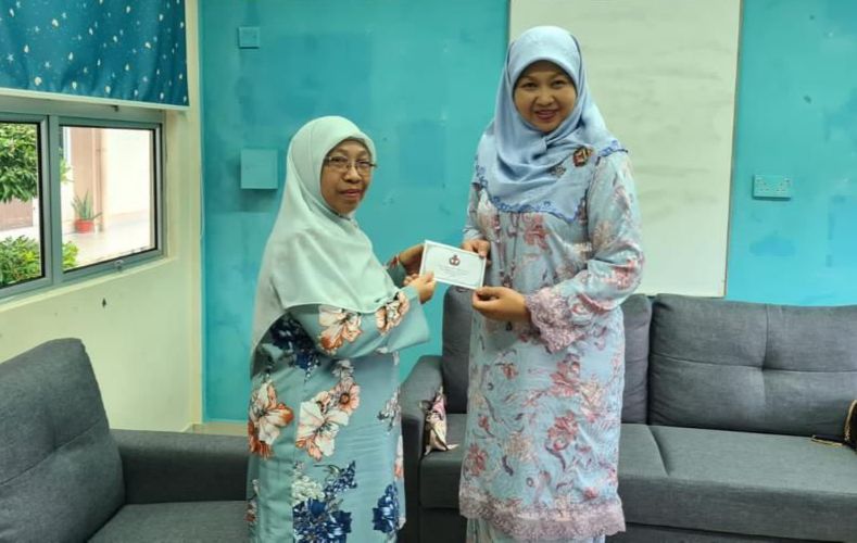 RBAirF BAKTI HANDED OUT SCHOOL AID DONATIONS TO PANTAI BERAKAS PRIMARY SCHOOL