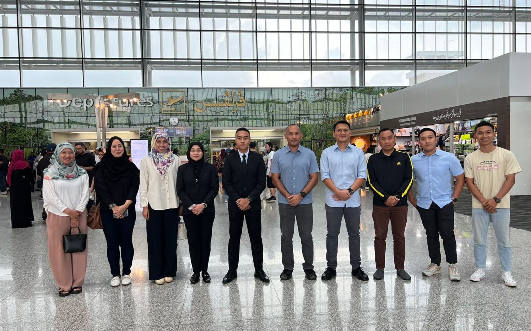 02 OFFICERS FROM NO. 3 WING ATTENDS THE PRECISION APPROACH RADAR/AERODROME COURSE AT THE REPUBLIC OF SINGAPORE