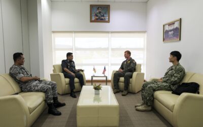 COMMANDER OPERATION GROUP RECEIVES OFFICE CALL FROM US PACAF