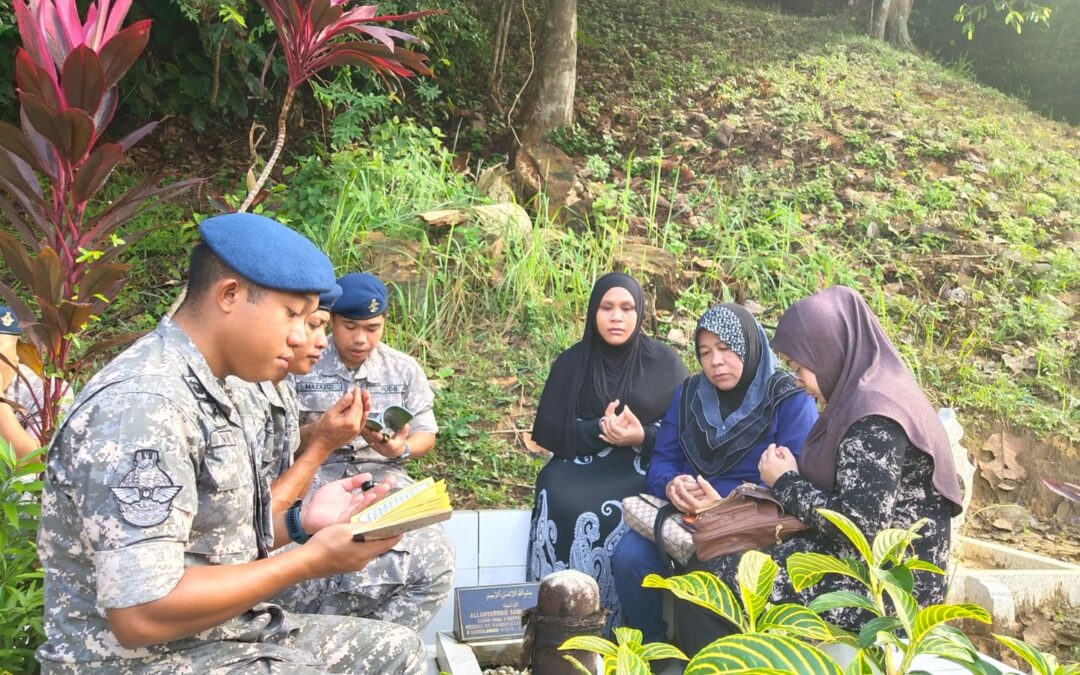 NO. 5 WING HELD A CLEANING CAMPAIGN AT KIANGGEH AND BERIBI MUSLIM CEMETERY IN CONJUNCTION WITH RBAirF 57th ANNIVERSARY.