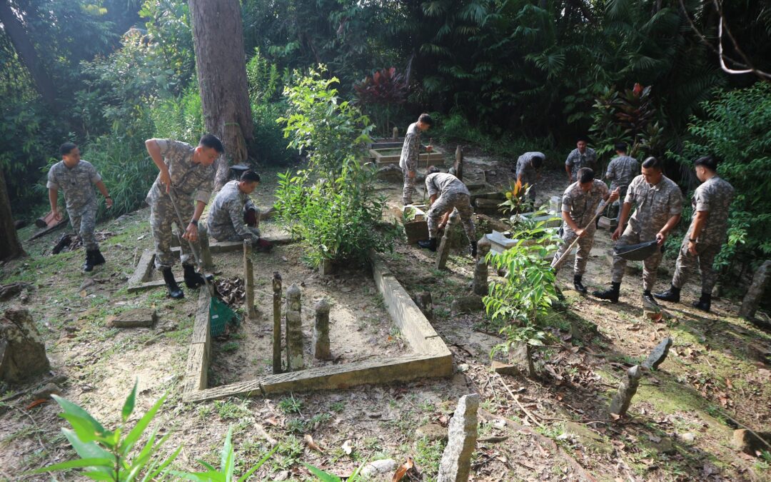 NO. 2 WING HELD CLEANING CAMPAIGN AT KAMPONG SUNGAI BESAR MUSLIM CEMETRY IN CONJUNCTION WITH RBAF 62 ND ANNIVERSARY
