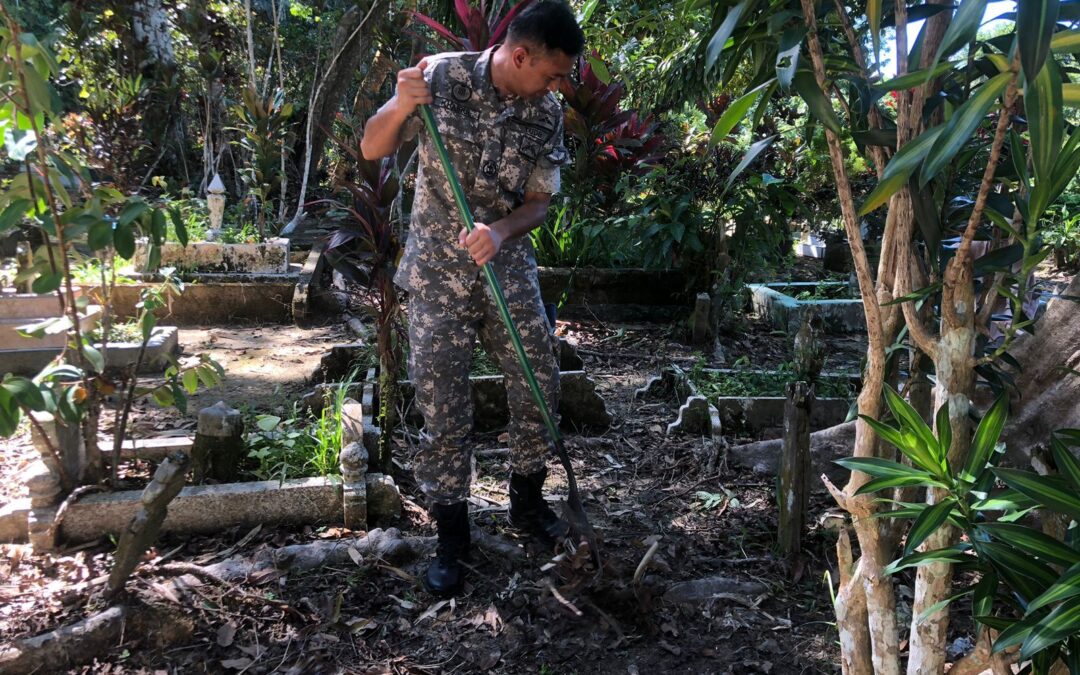 NO. 3 WING HELD CLEANING CAMPAIGN AT LUMAPAS MUSLIM CEMETERY IN CONJUNCTION WITH RBAF 62ND ANNIVERSARY