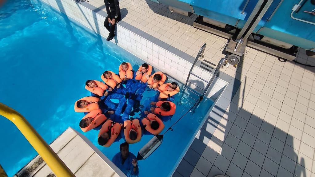15 SQUADRON ATTENDED FIXED WING UNDERWATER ESCAPE TRAINING