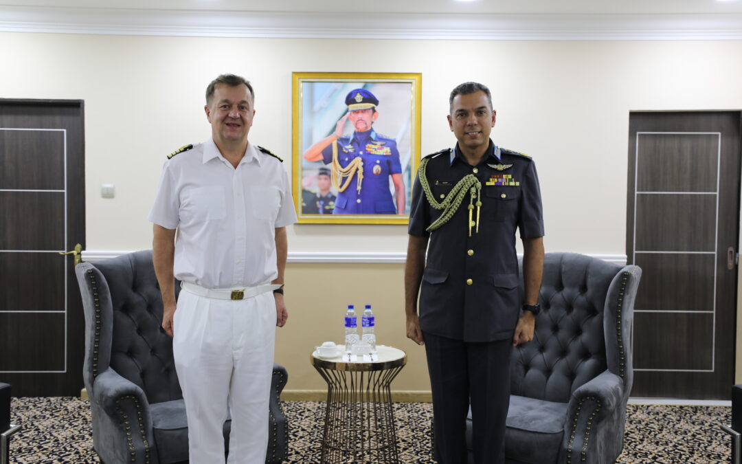 RBAirF COMMANDER RECEIVES OFFICE CALL FROM DEFENCE ADVISER OF UNITED KINGDOM TO BRUNEI DARUSSALAM