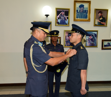 4 ROYAL BRUNEI AIR FORCE OFFICERS RECEIVED THEIR WINGS