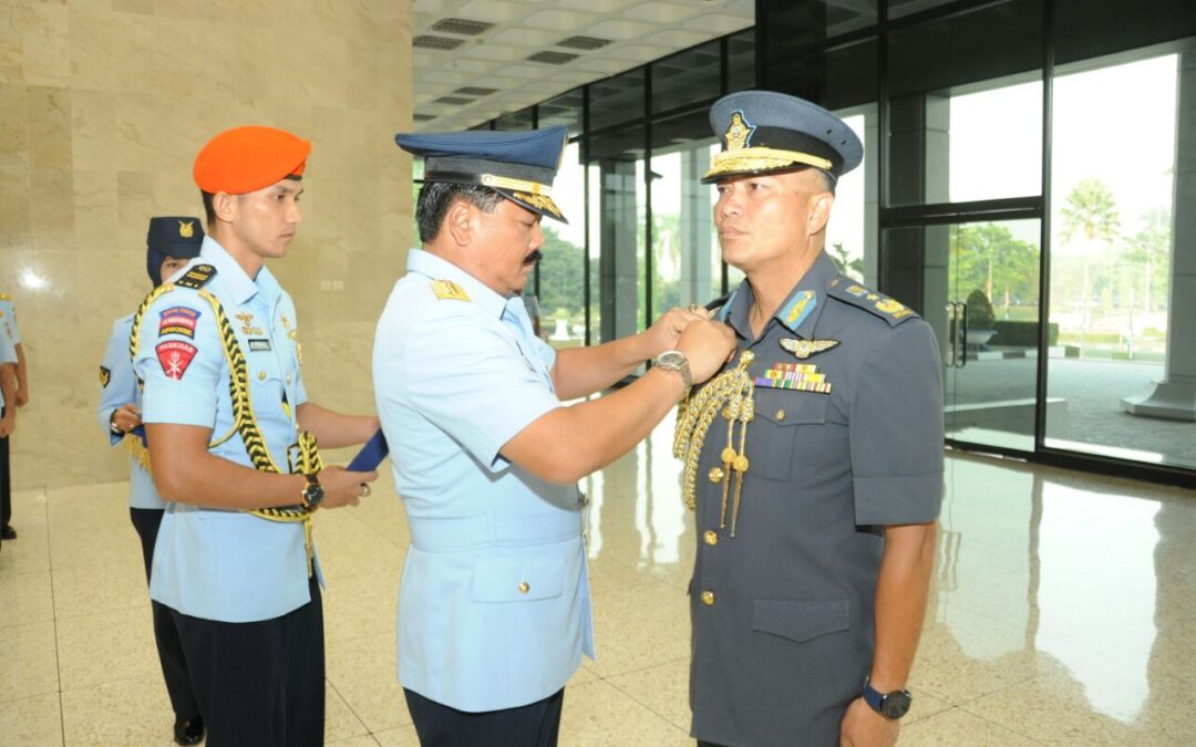 COMMANDER ROYAL BRUNEI AIR FORCE MAKES INTRODUCTORY VISIT TO INDONESIA