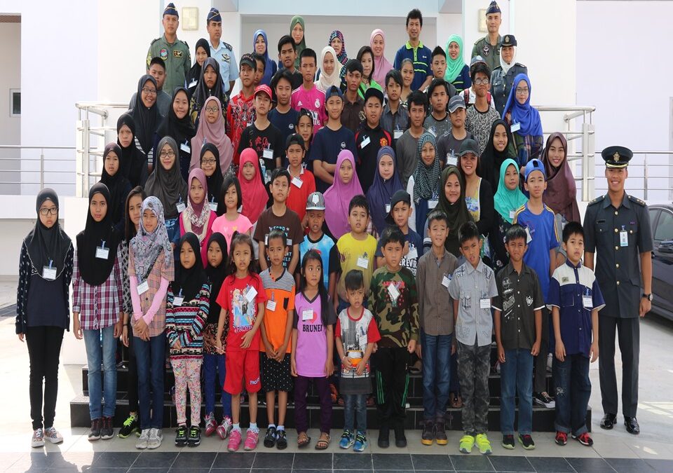 LAWATAN ANAK-ANAK YATIM BRUNEI KE TENTERA UDARA DIRAJA BRUNEI