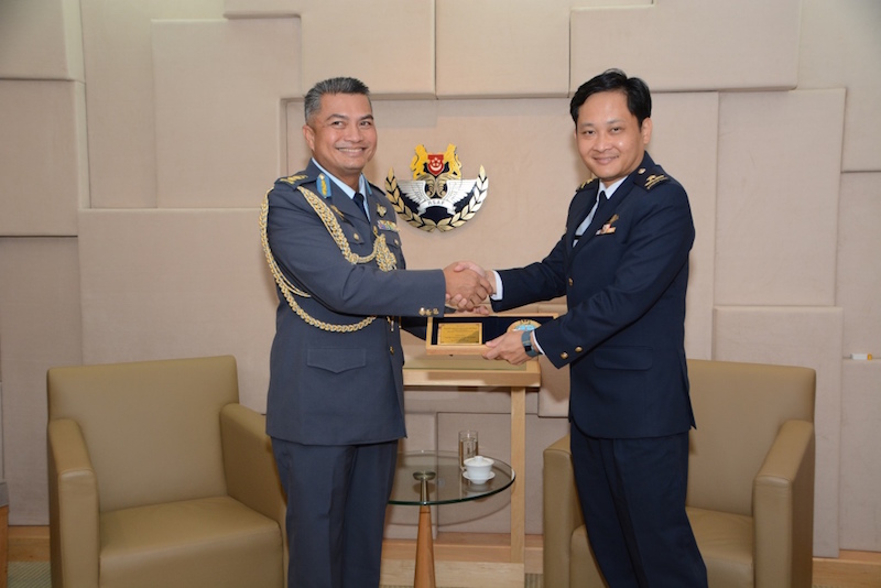 RBAIRF COMMANDER ON INTRODUCTORY VISIT TO SINGAPORE