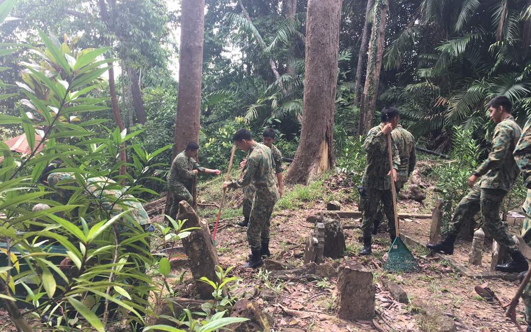 AKTIVITI MEMBERSIHKAN KUBUR BAGI NO 2 WING KUMPULAN GERAKAN TUDB SEMPENA MENYAMBUT HARI ULANG TAHUN ABDB KE 56 TAHUN