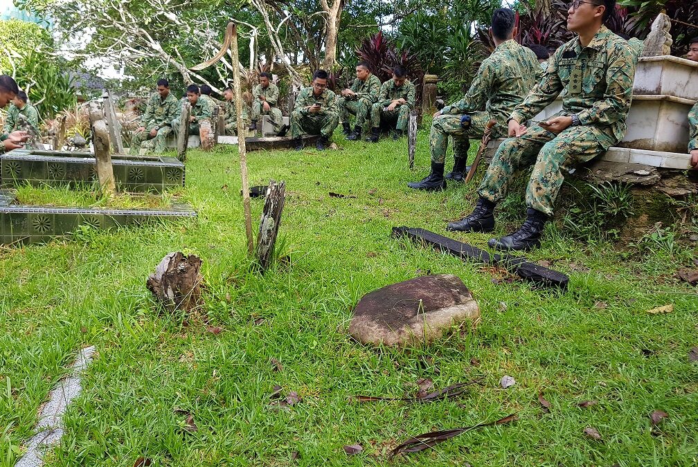 RBAIRF NO 7 WING PERSONNEL PAY VISIT TO KAMPUNG KIANGGEH CEMETERIES OF LATE MEMBERS OF THE RBAIRF SOLDIERS