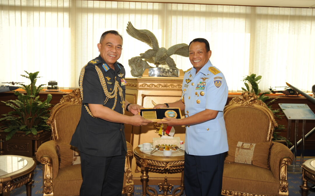 COMMANDER OF THE ROYAL BRUNEI AIRFORCE MAKES A FAREWELL VISIT TO THE TENTARA NASIONAL INDONESIA-ANGKATAN UDARA