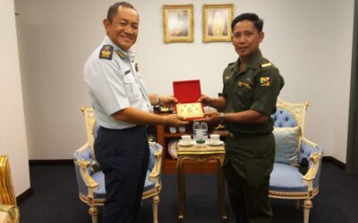 COMMANDER ROYAL BRUNEI AIR FORCE RECEIVES A FAREWELL CALL FROM ROYAL BRUNEI ARMED FORCES FORCE SERGEANT MAJOR