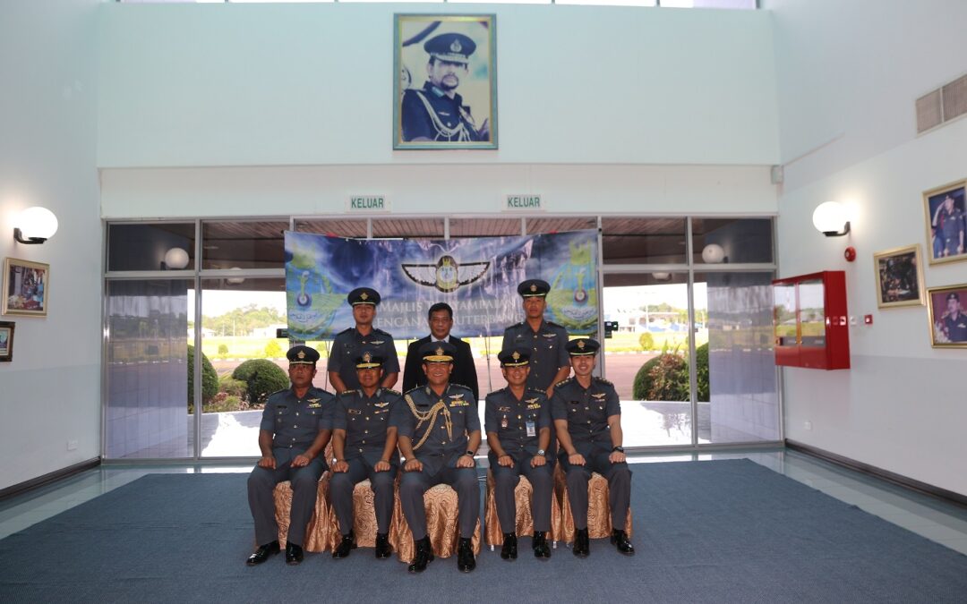 WINGS BADGE PRESENTATION TO BASIC FIXED WING COURSE (BFC) 53 / BASIC HELICOPTER COURSE (BHC) 48.