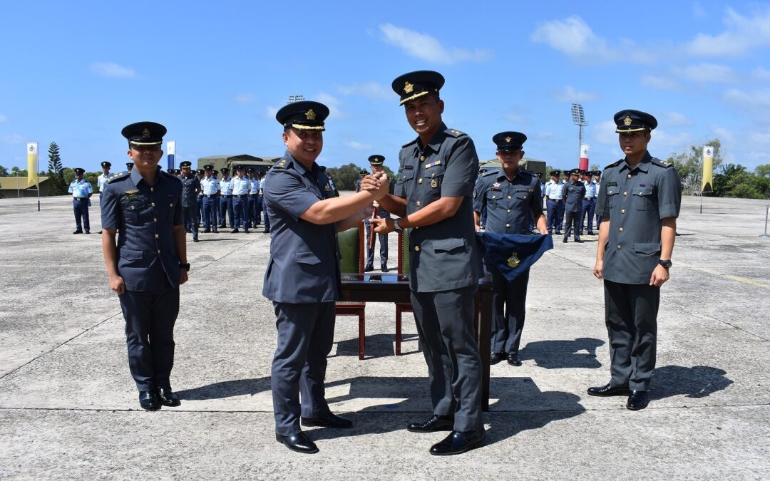 COMMANDING OFFICER OF NO. 2 WING OPERATIONS GROUP HANDING OVER CEREMONY
