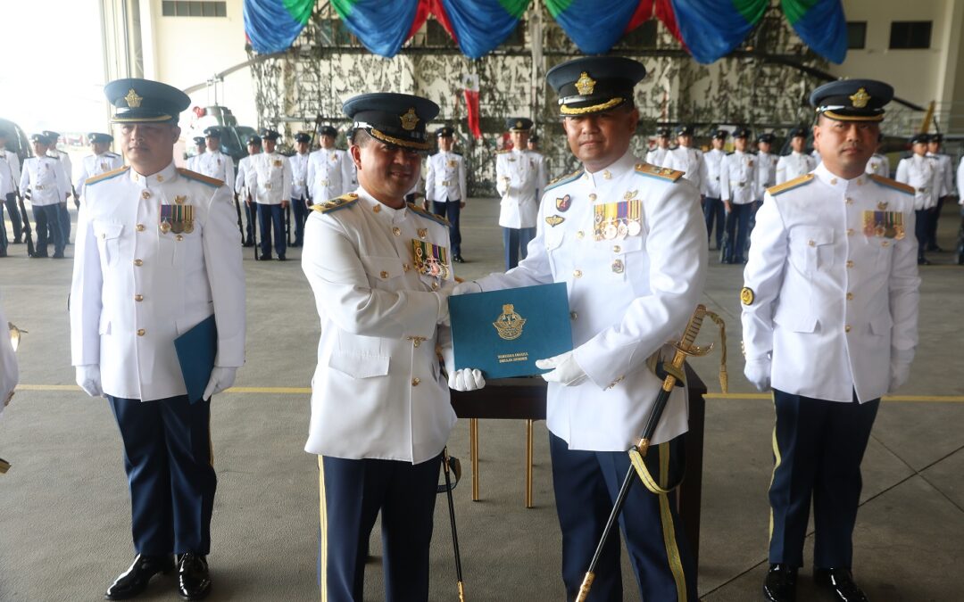 COMMANDING OFFICER NO 5 WING OF THE ROYAL BRUNEI AIR FORCE HAND OVER CEREMONY