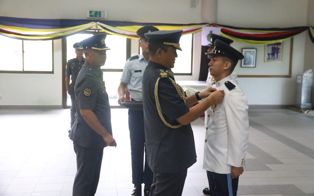 FIVE RBAirF TRAINEE HELICOPTER CREWMEN RECEIVE THEIR FLIGHT WINGS