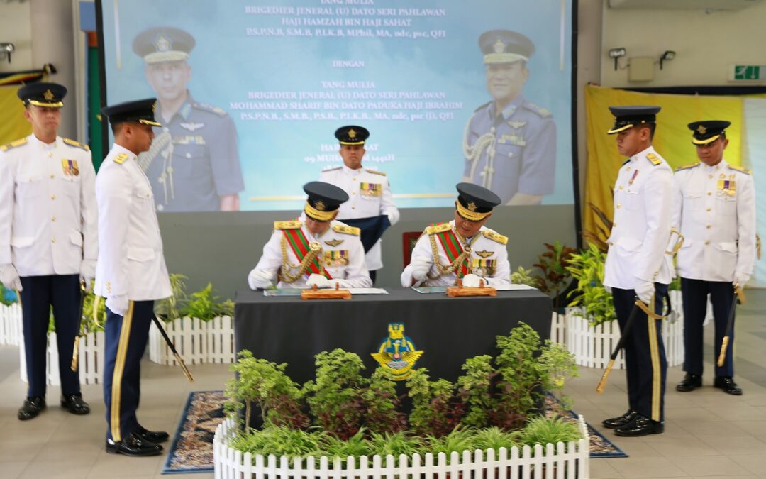HANDOVER CEREMONY FOR COMMANDER OF ROYAL BRUNEI AIR FORCE