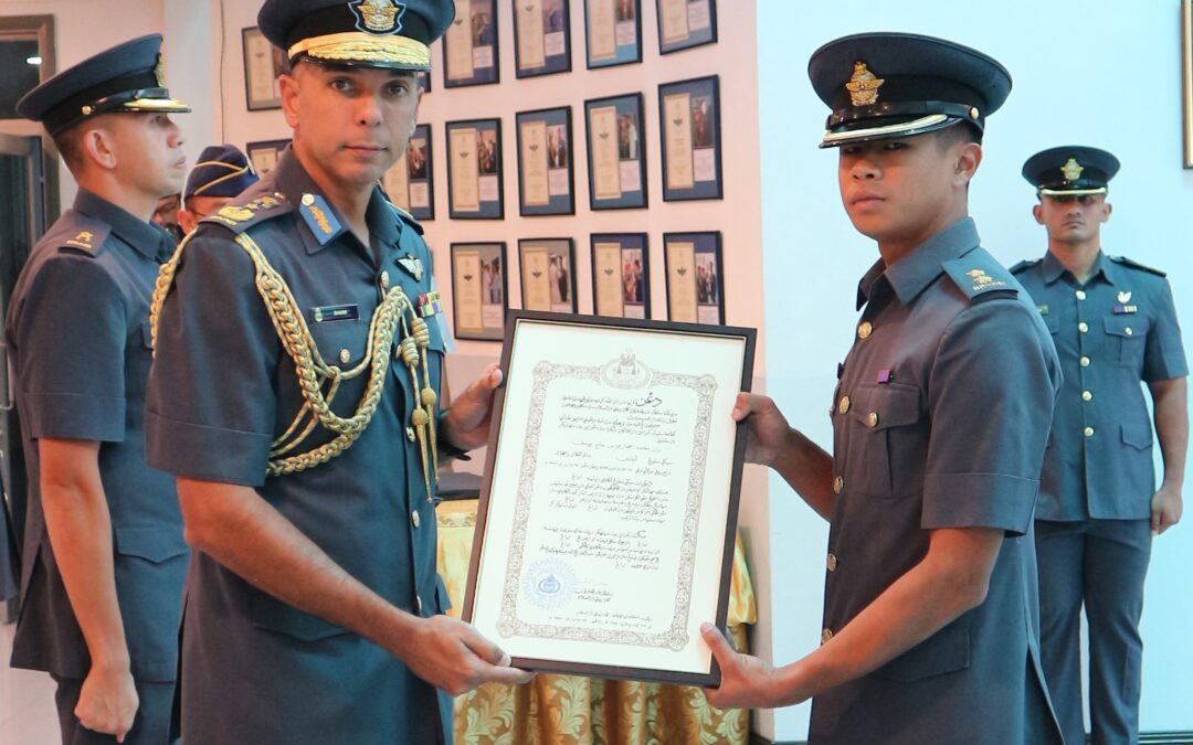 CERTIFICATE OF CREDENTIALS PRESENTATION CEREMONY FOR RBAirF OFFICERS FROM INTAKE 18