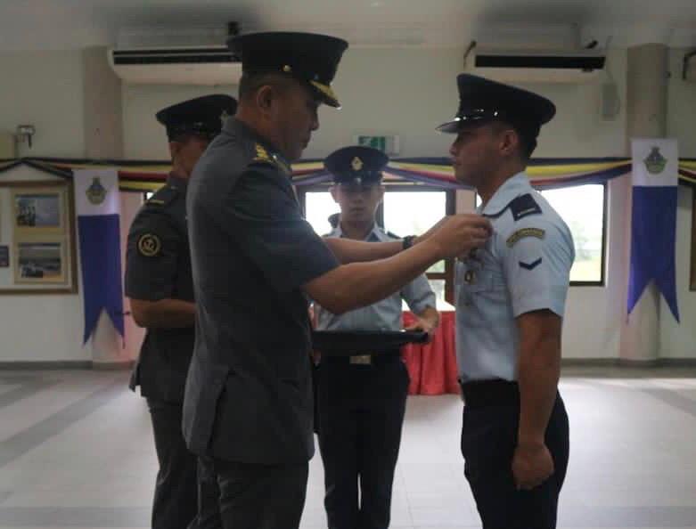 AB INITIO REAR CREW COURSE CERTIFICATE AND WING PRESENTATION