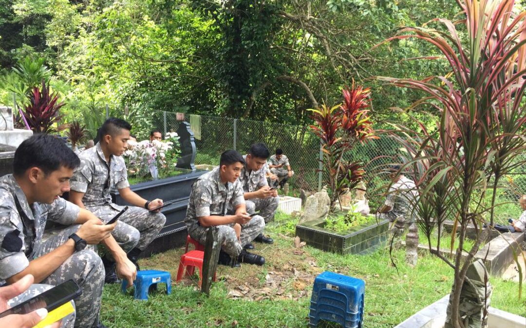 NO. 7 WING HELD CLEANING CAMPAIGN AT KAMPUNG KIANGGEH CEMETERY