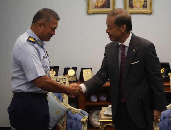 INTRODUCTORY CALL FROM THE AMBASSADOR OF JAPAN TO COMMANDER OF THE ROYAL BRUNEI AIR FORCE